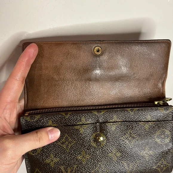 1994 Louis Vuitton Sarah Monogram Wallet - Vintage - Picture 6 of 10